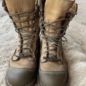 Military Combat Boots Size 7.5 fits size 8  hiking tan leather Unisex